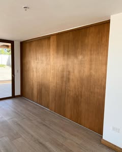 Puertas Correderas Enchapadas en Mara